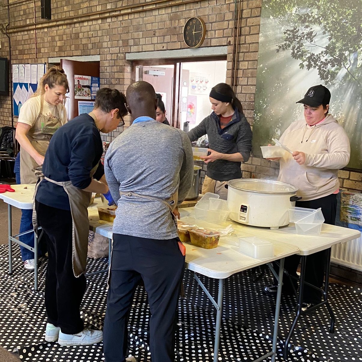 AMURT volunteers preparing a community lunch